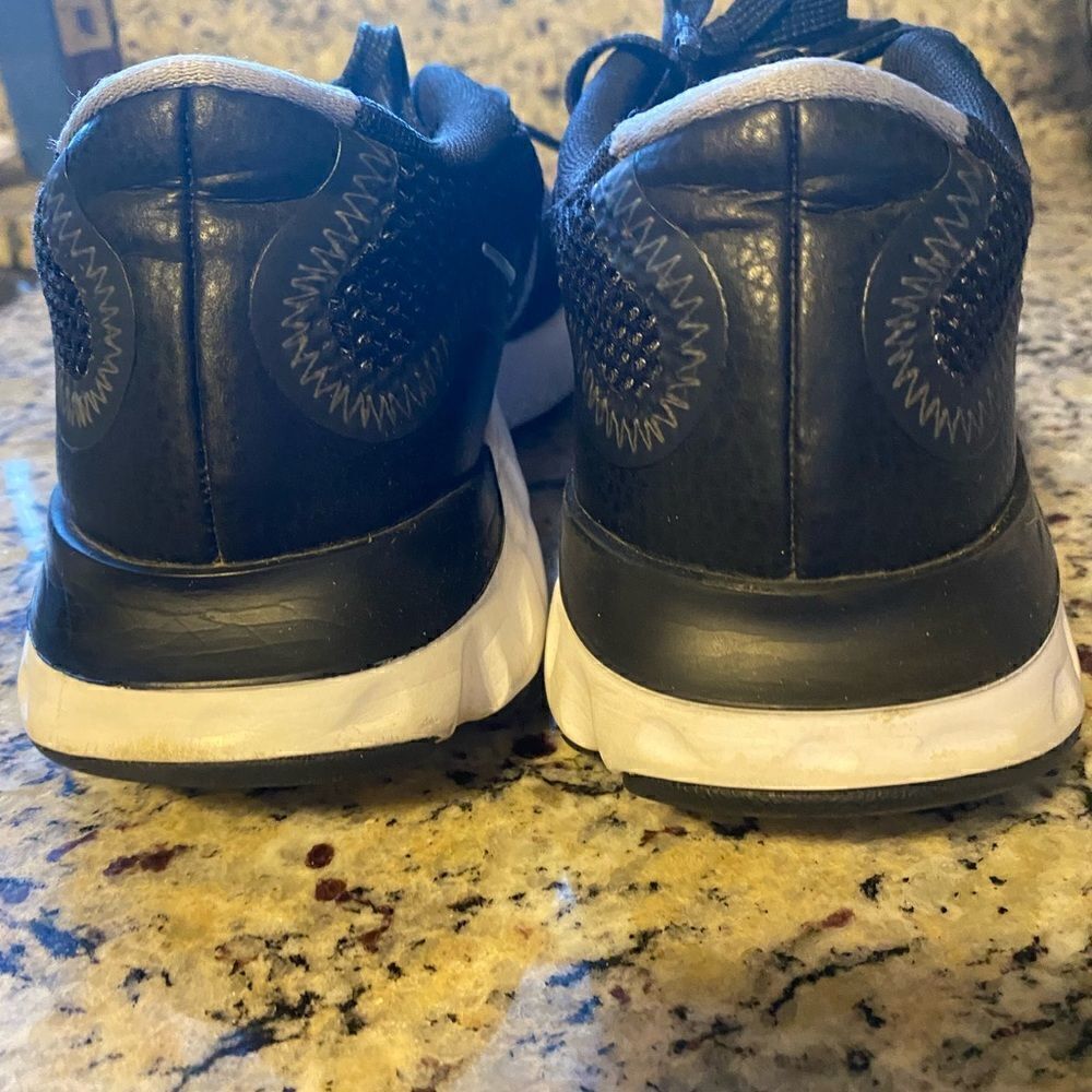 Nike shoes - Picture 4 of 4